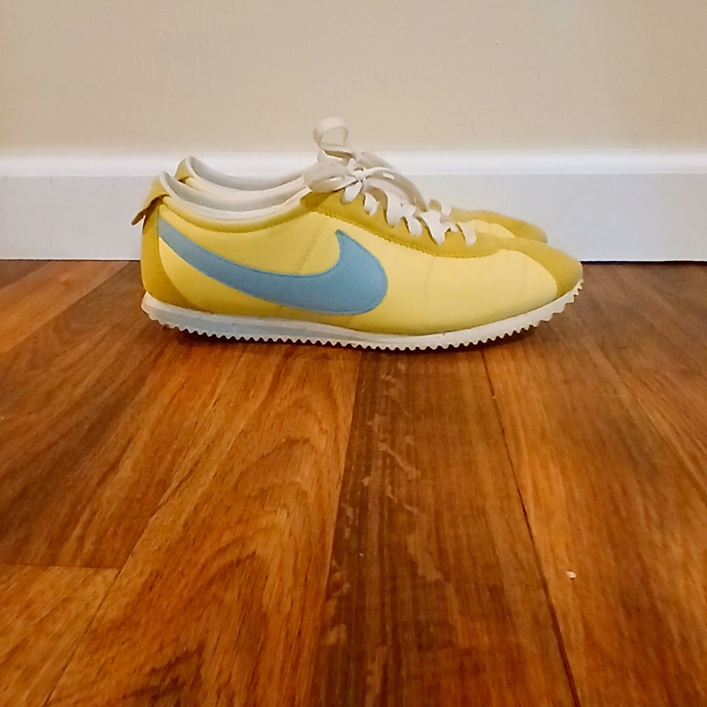 Nike Women's Yellow and Light Blue Athletic Shoes